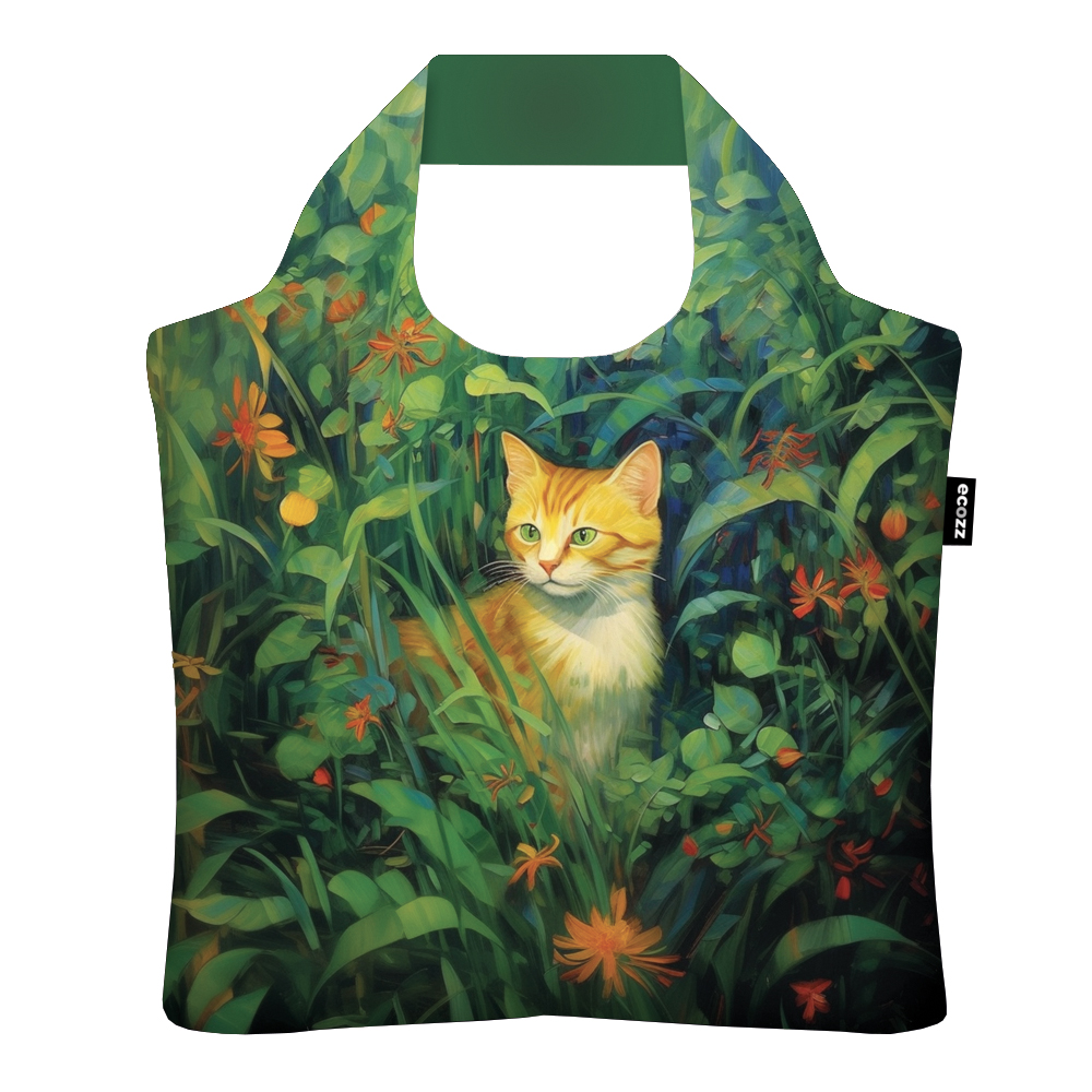 Ecozz tas cat in the garden - L Hanes